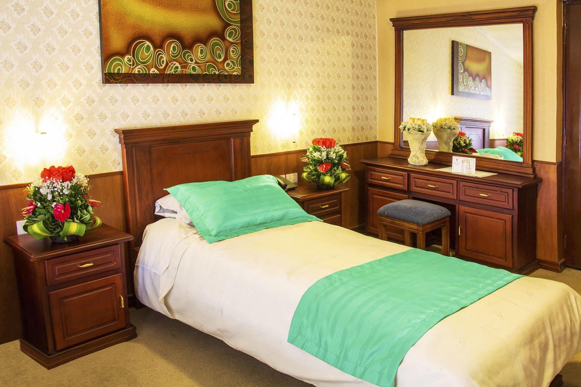 Hotel Inca Imperial キト エクステリア 写真